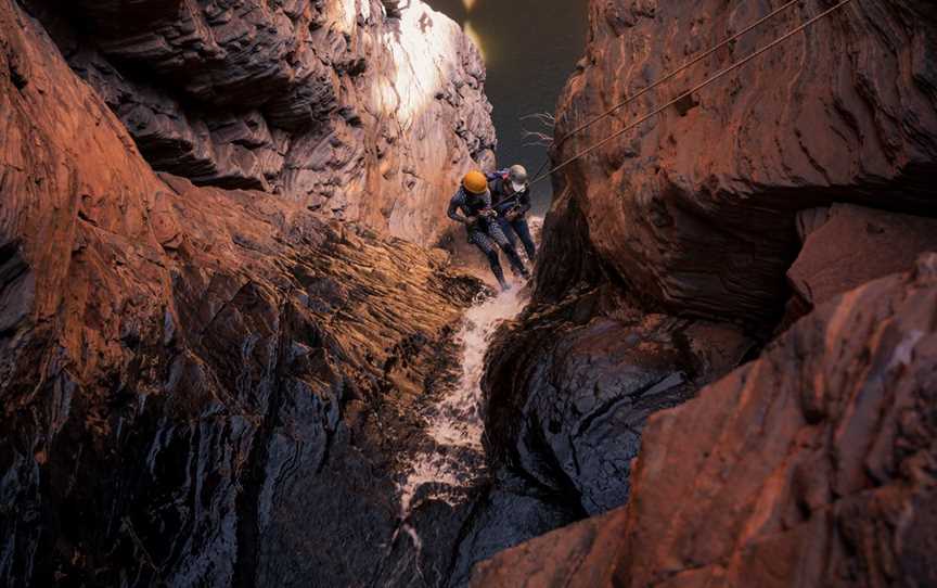 Weano Gorge Waterfall Abseil, Karijini National Park, class 6 restricted canyoning tour