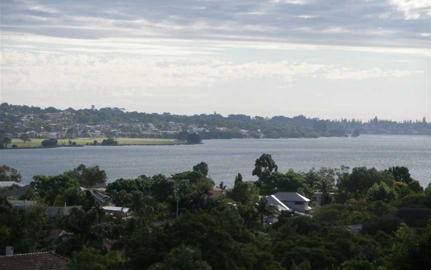 Attadale, Western Australia, with Alfred Cove in foreground, April 2006.JPG