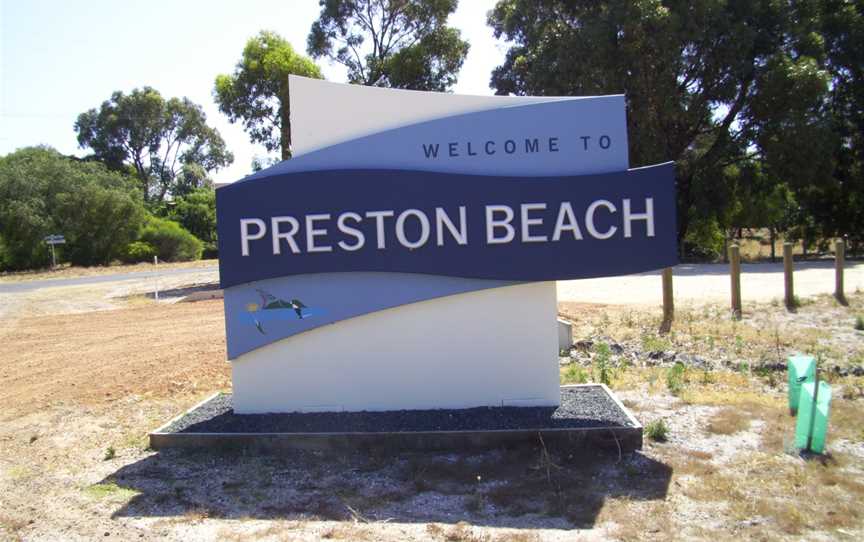 Preston Beach welcome sign 1 (E37@WTW2013).JPG