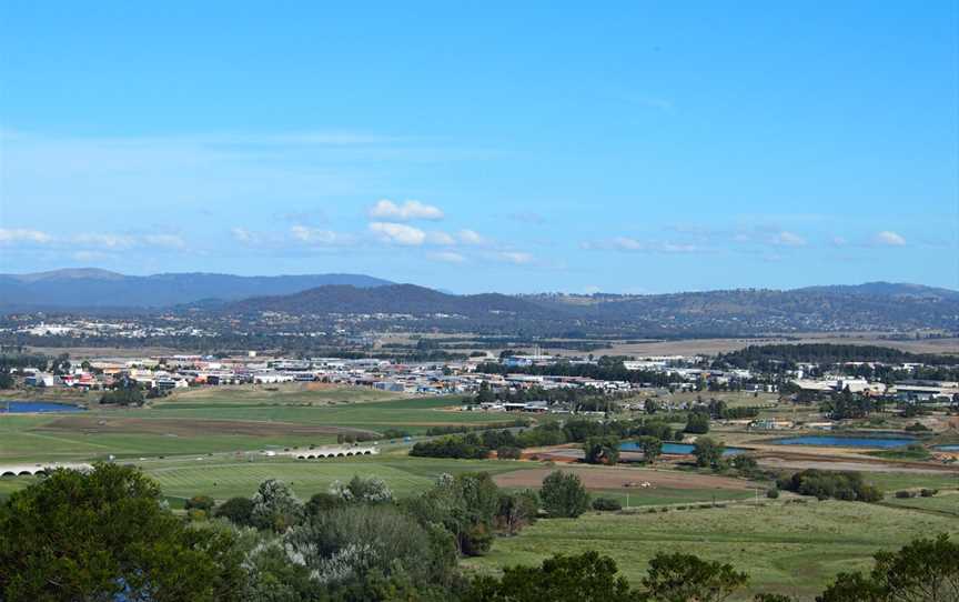 Fyshwick viewed from Mount Pleasant in March 2013.jpg