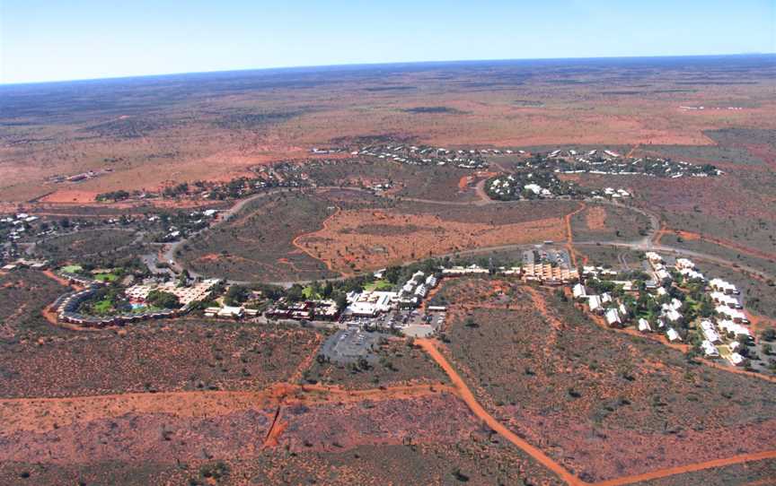 Yulara from helicopter (August 2004).jpg