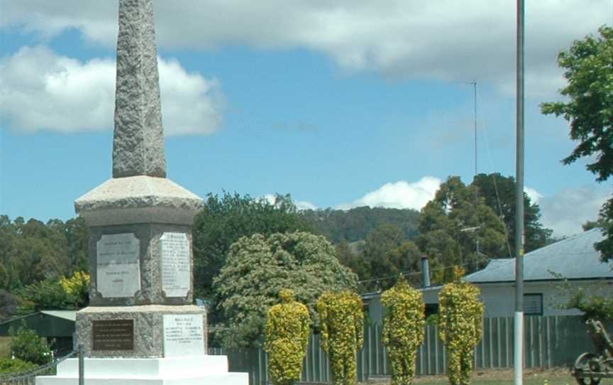 Railton Topiary Soldiers.jpg