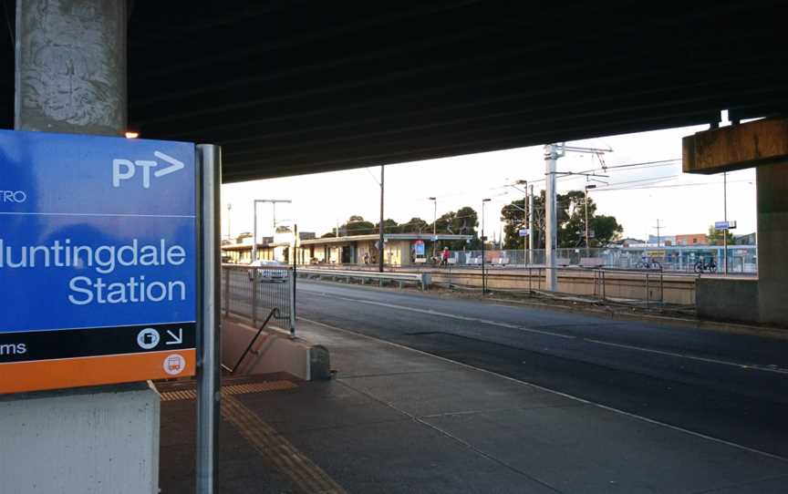Huntingdale Train Station Entrance, July 2018.jpg