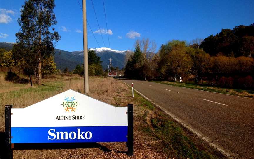 Smoko signage greeting view of the Victorian Alpine Region - panoramio.jpg