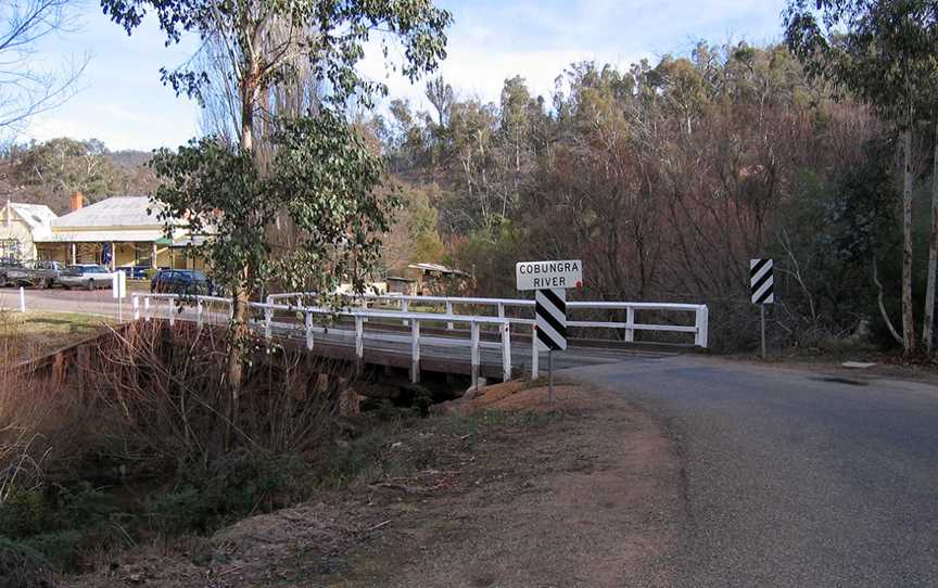 Omeo Hwy crossing the Cobungra River at Anglers Rest, Vic, jjron, 6.06.2009.jpg