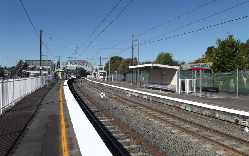 Cannon Hill Railway Station, Queensland, Aug 2012.JPG