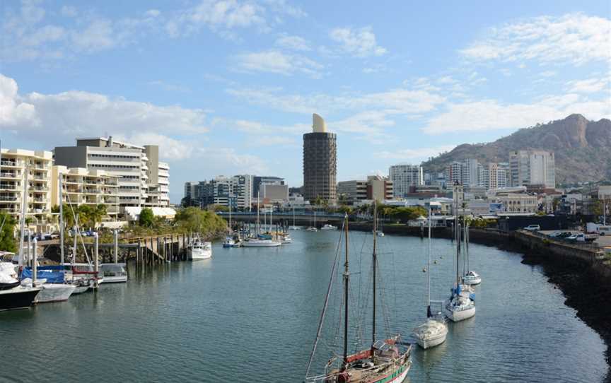 Ross River flowing through Townsville CBD.jpg