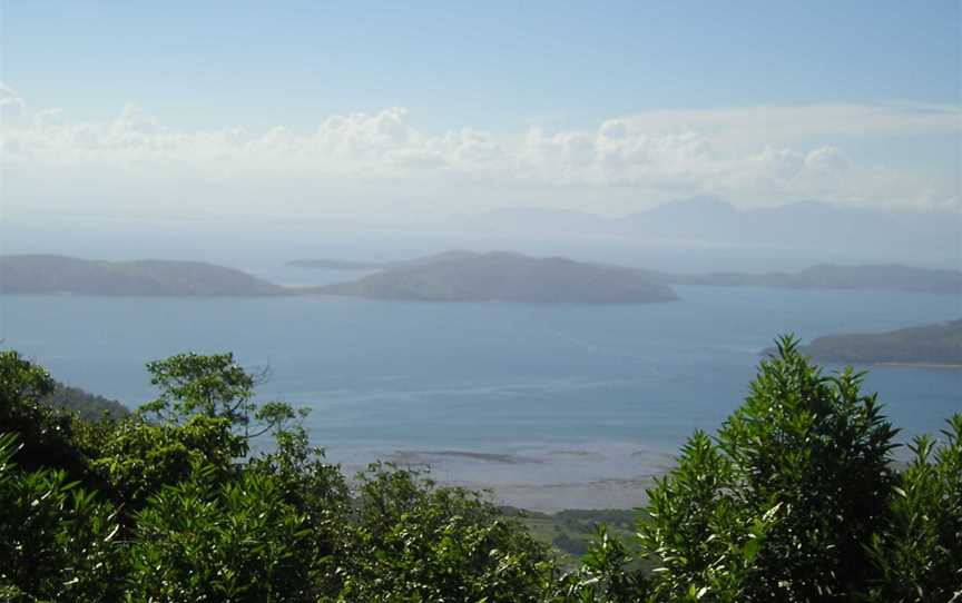 Fantomeand Orpheus Islandstakenfrom Palm Island