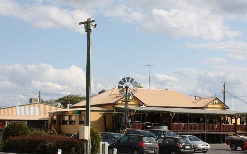 Porters Plainland Hotel, Queensland.jpg