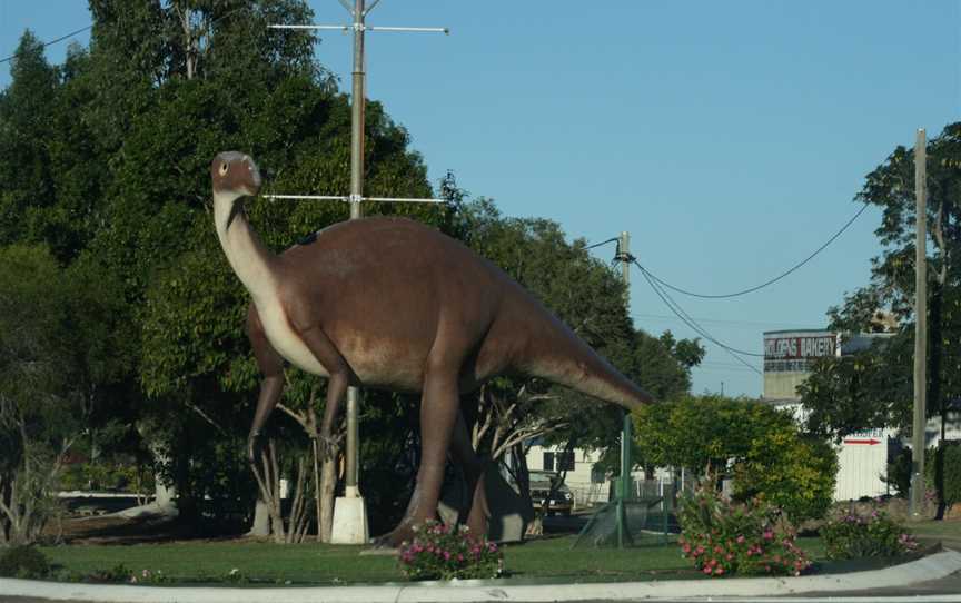 Hughenden-dinosaur-outback-queensland-australia.JPG