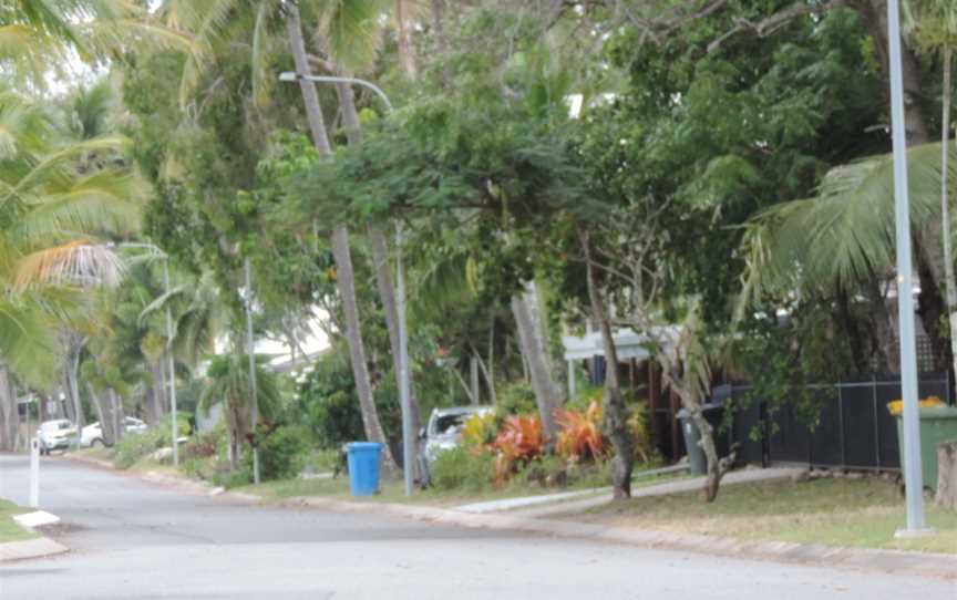 Lookingsouthalongtheesplanade CMachans Beach C201801