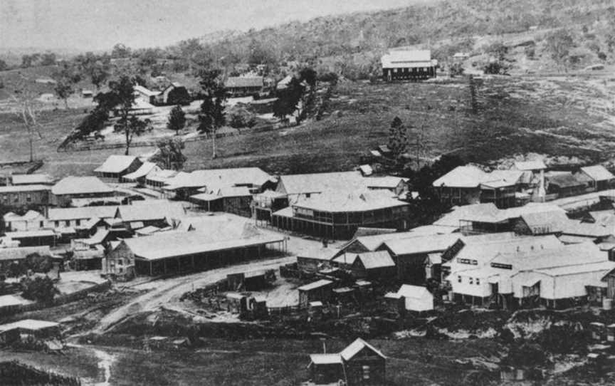 StateLibQld 1 103070 View overlooking the town of Mount Perry.jpg