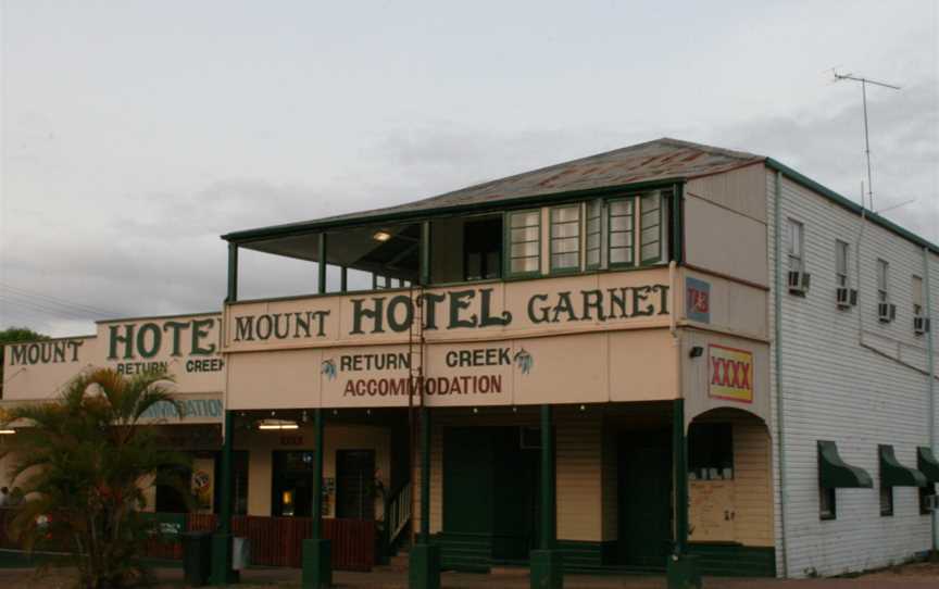 Mount-garnet-hotel-north-queensland-australia.jpg