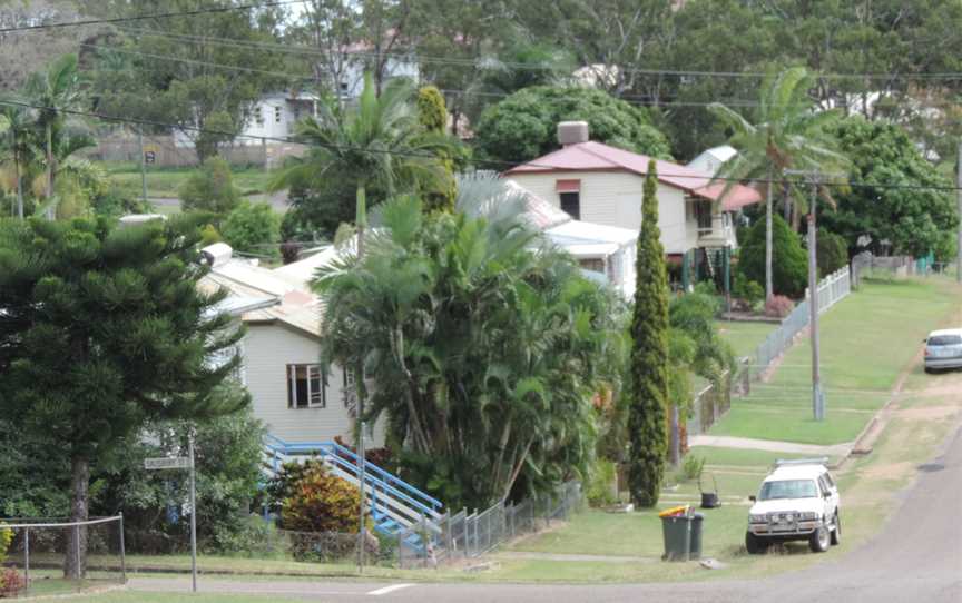 Housing, Gladstone Street, Mount Larcom, 2014.JPG