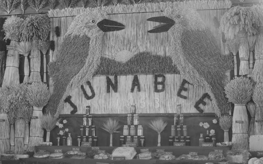 Junabee exhibit at the Warwick Annual Show, 1953.jpg