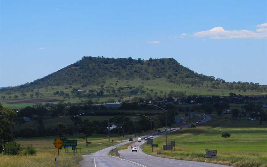 Looking west along the Warrego Highway in Charlton towards Gowrie Mountain, 2015.jpg