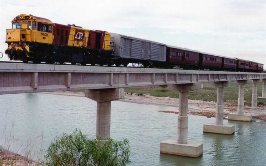 QR loco 1740 hauls a special train over the new Styx River bridge, ~1991.jpg