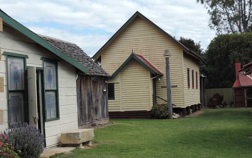 Willowvale Presbyterian church, now relocated to Pringle Cottage Museum, Warwick, 2015.JPG