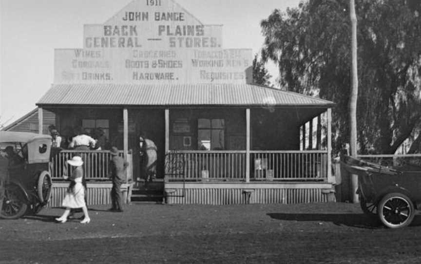 John Bange'sgeneralstorein Back Plains Queenslandcirca1930