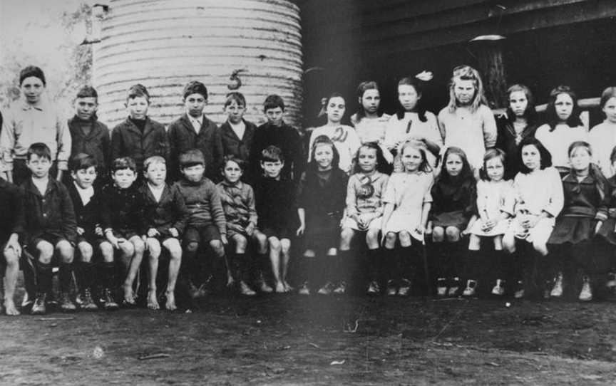 Pupils from the Abbeywood School, Queensland, circa 1924.jpg