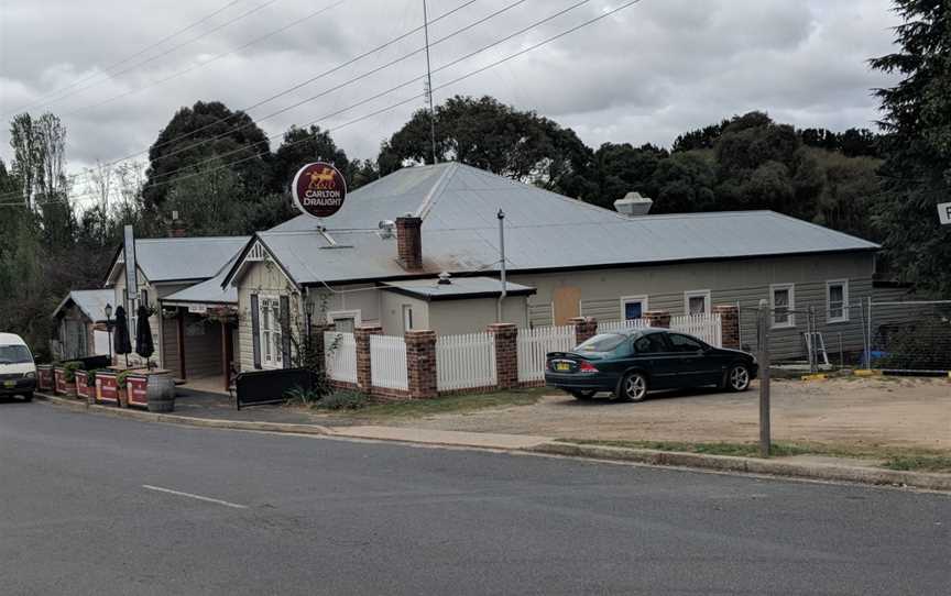 Pub in Laggan, New South Wales.jpg