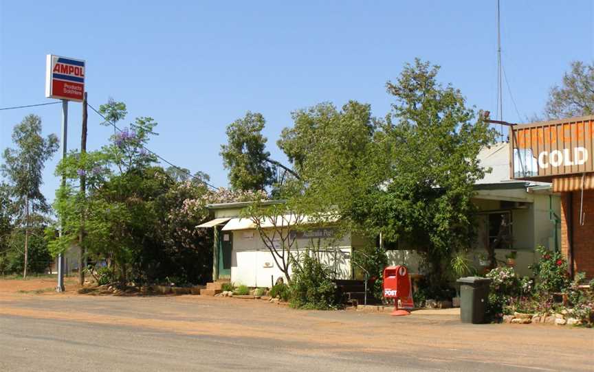 Post office and petrol station, Coolabah, New South Wales, 2007.jpg