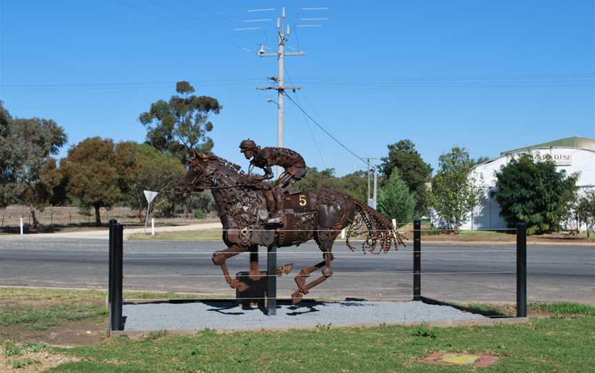 Morundah Racehorse Statue