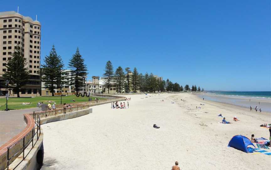 Glenelg Beach in summer.jpg