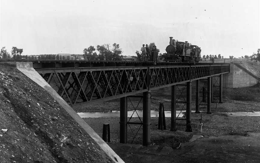 Locomotive Engine on Yacka Railway Bridge(GN06760).jpg