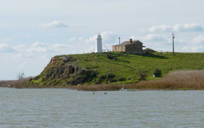 Malcom Point lighthouse, Lake Alexandrina.JPG
