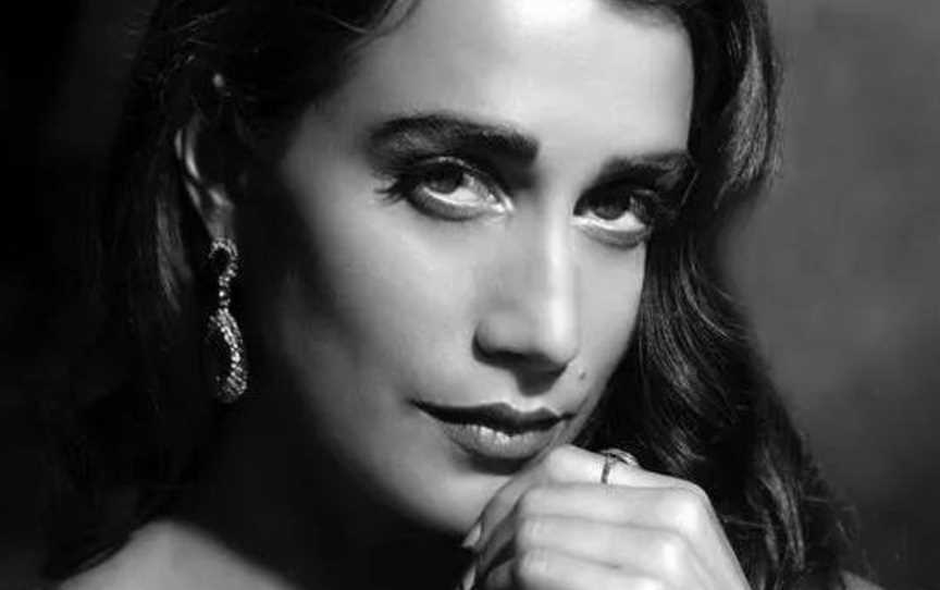 Soprano Elena Perroni - black and white portrait, hand to chin, drop earrings