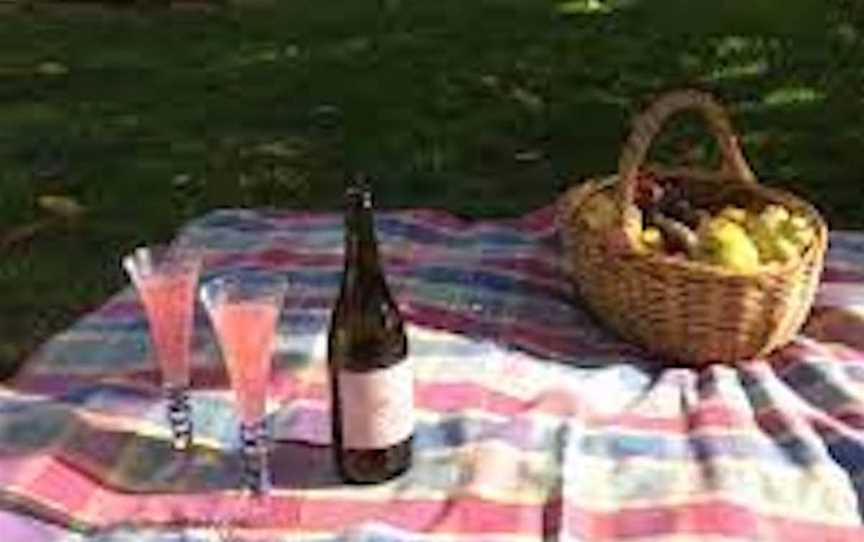 Moore Bubbles, Wineries in Lower Longley