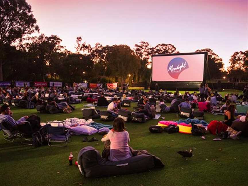 Moonlight Cinema, Local Facilities in Perth
