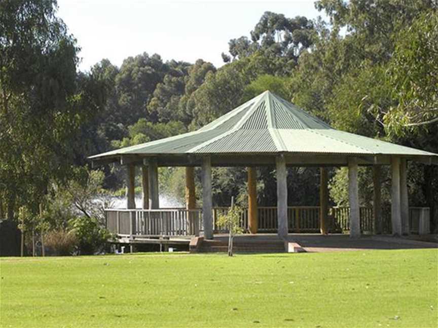 G.O. Edwards Park, Local Facilities in Burswood