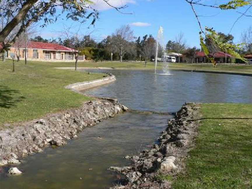 Emu Lakes, Local Facilities in Ballajura
