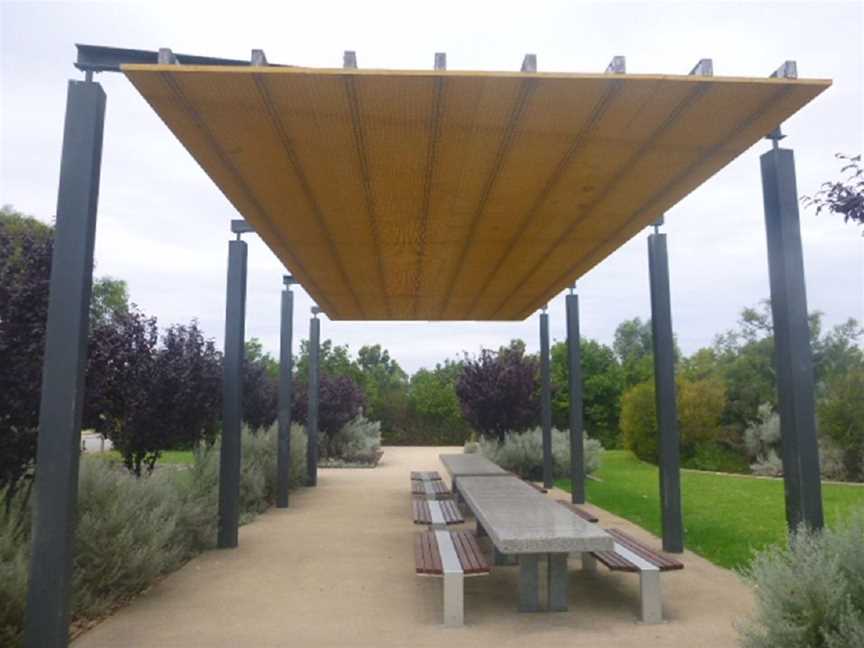 Rousham Park, Local Facilities in Landsdale