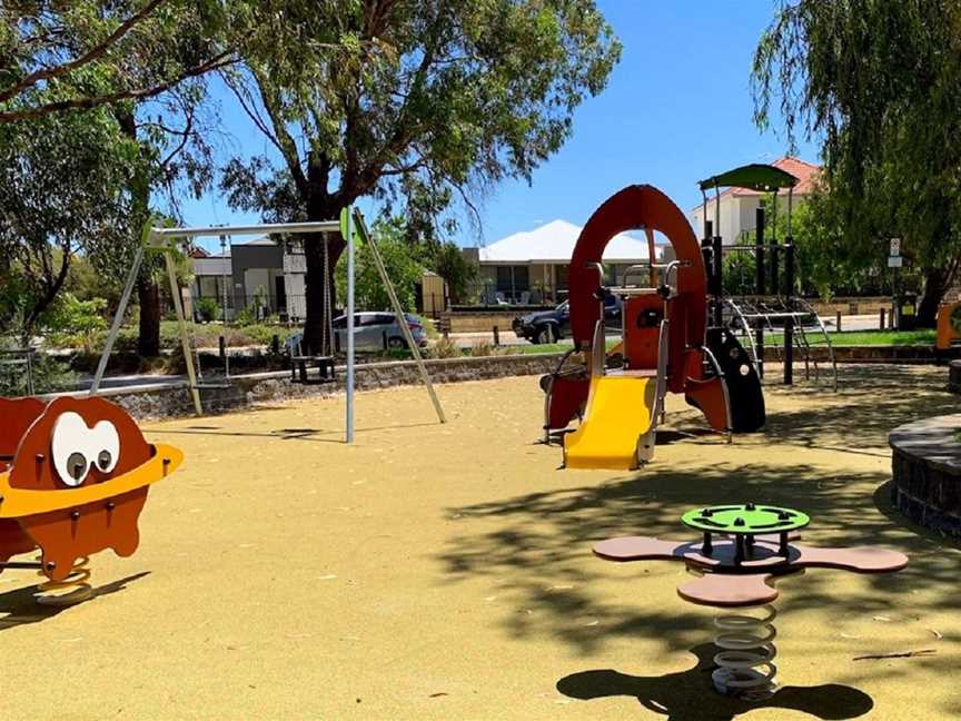 Nankeen Park, Local Facilities in Tapping