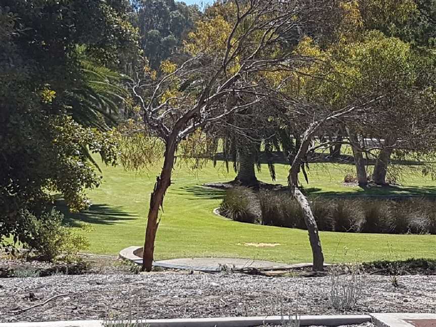 Old Nursery Park, Local Facilities in Yanchep