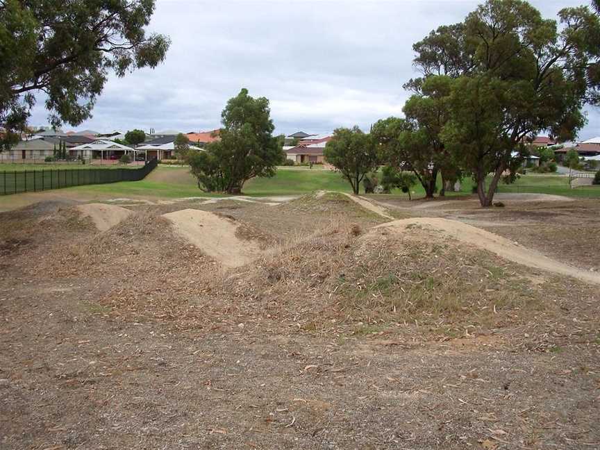 Anthony Waring BMX track, Local Facilities in Banksia Grove