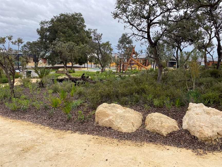 Kennerton Park, Local Facilities in Landsdale