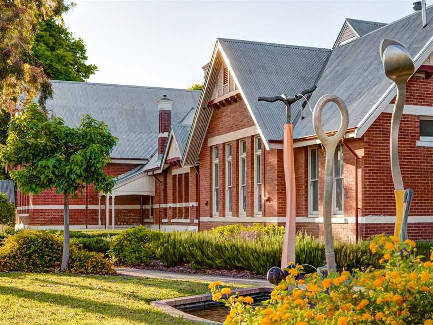Midland Junction Arts Centre, Local Facilities in Midland