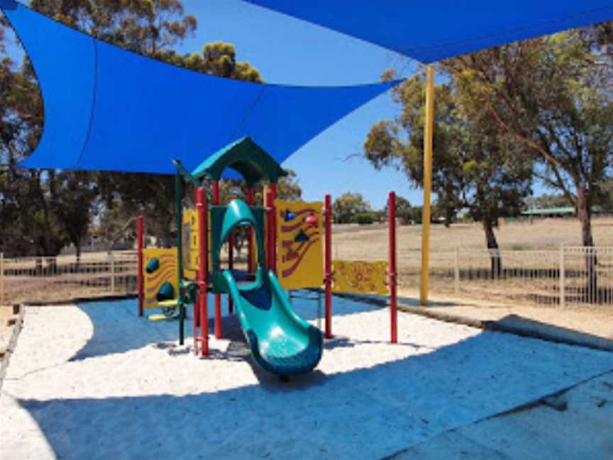 Quartz Stone Park, Local Facilities in Pingelly