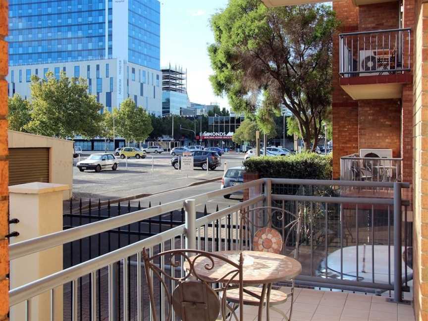 Adelaide City Apartment - 3BR, 2Bath & Carpark, Adelaide CBD, SA