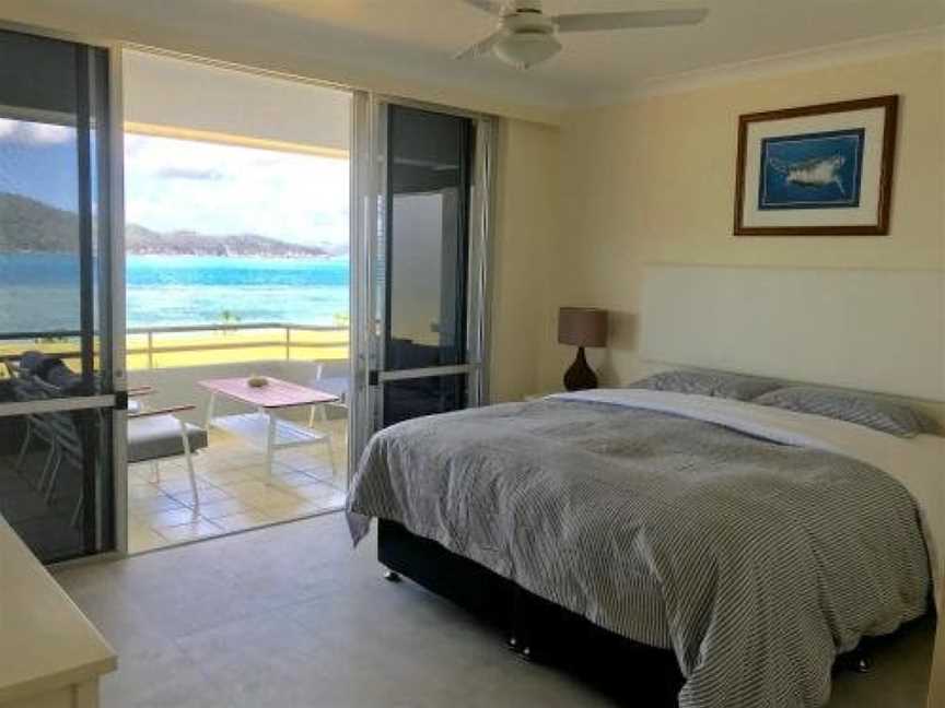 Frangipani Beachfront Lodge 208 on Hamilton Island by HamoRent, Whitsundays, QLD