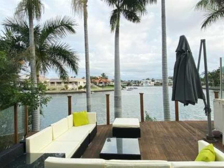 Stunning 4BD Waterfront Paradise with Pool, Mermaid Waters, QLD