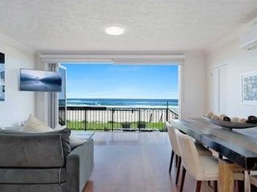 Beachfront Palm Beach Townhouse, Palm Beach, QLD