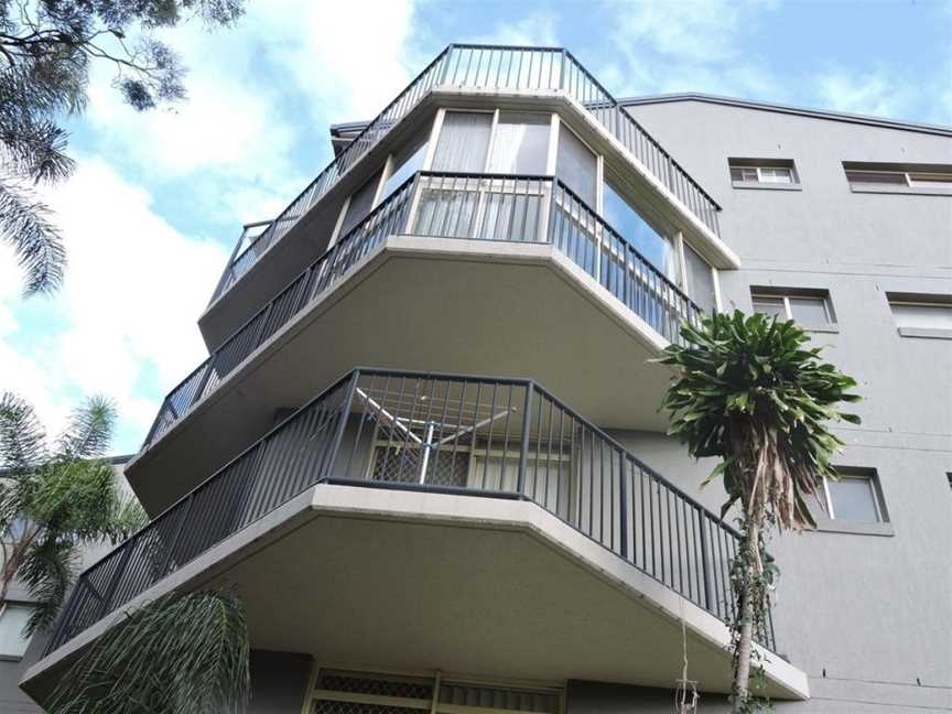 Bayview Beach Holiday Apartments, Biggera Waters, QLD