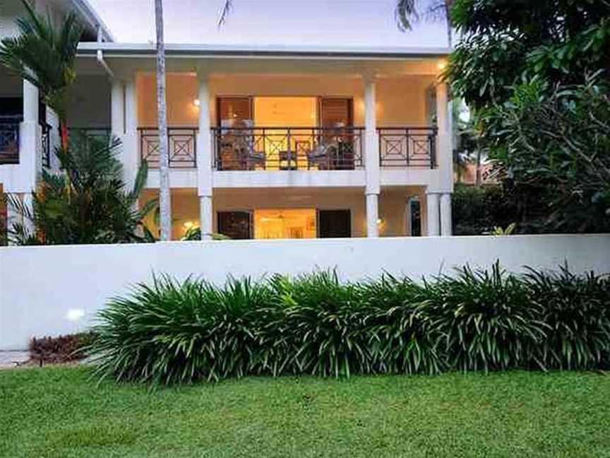 Plantation House 1 Spacious 4 Bedroom House Near Beach WIFI Netflix Telstra TV Playground Pool BBQ, Port Douglas, QLD