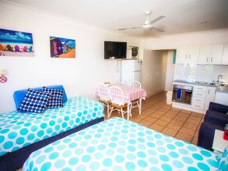 Seaspray Waterfront Holiday Units, Accommodation in Cooee Bay
