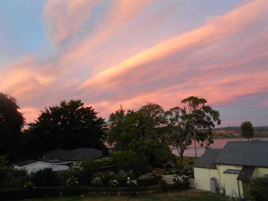 Pastimes Riverfront Apartments, Rosevears, TAS